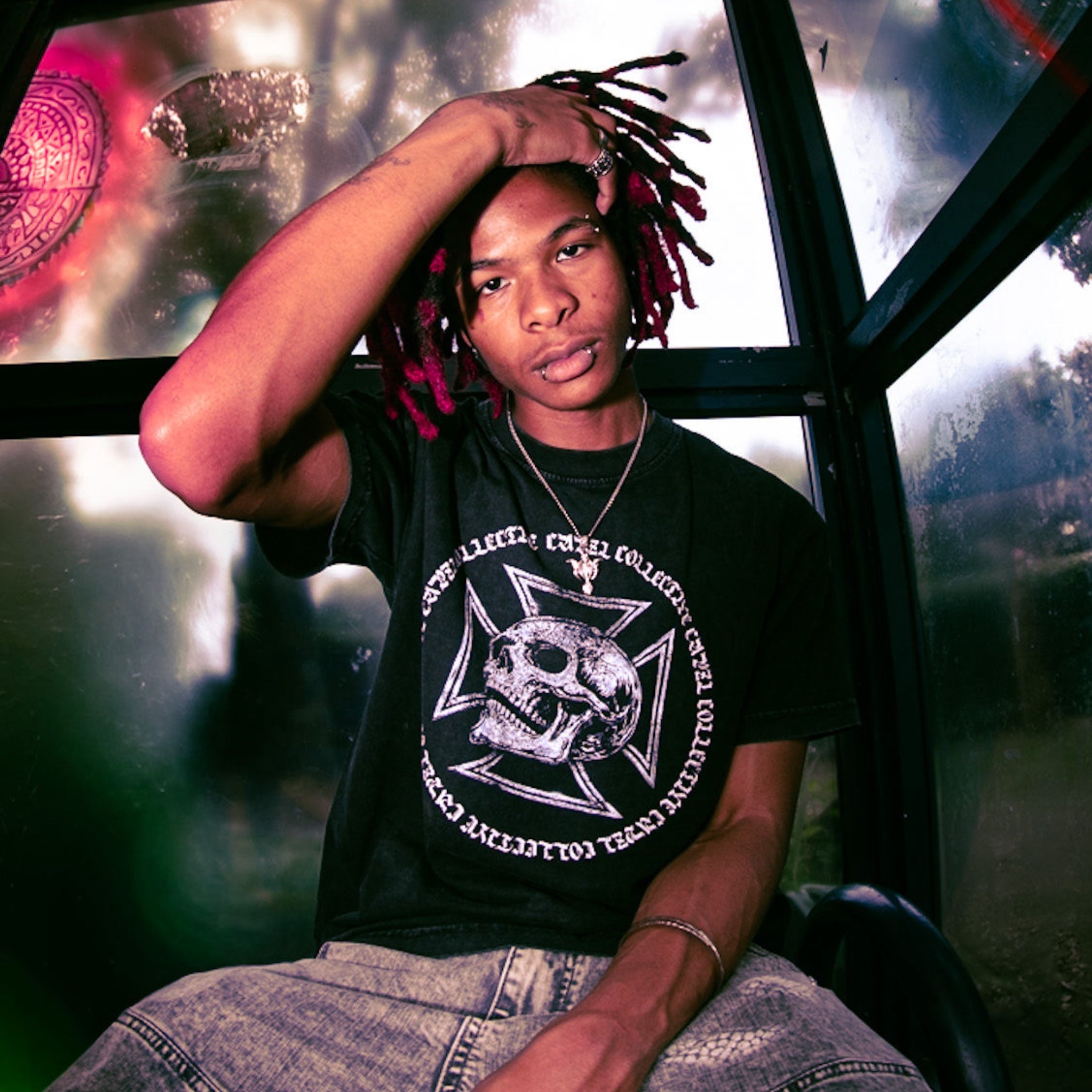 "Crucifix de Fleur" Tee